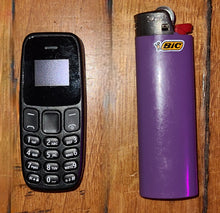 Load image into Gallery viewer, Mini Phone BM105
